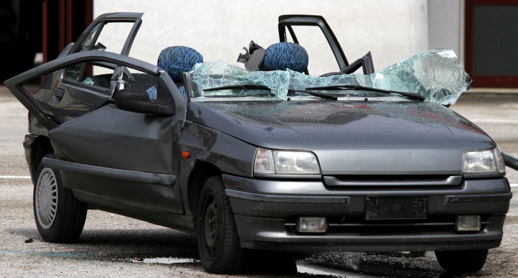 Bild eines zerstörten Autos Als Hochzeitsgeschenk