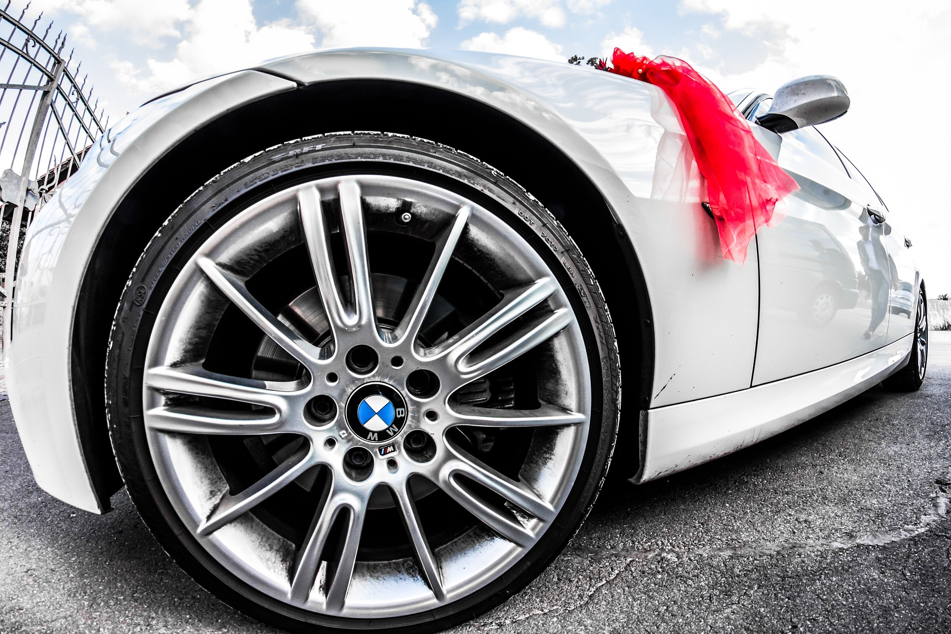 Bild eines Hochzeits BMW