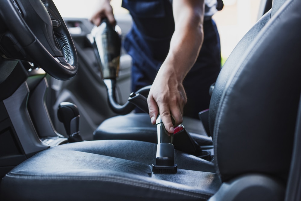 Auto-Staubsauger-reinigen-sonntag-erlaubt