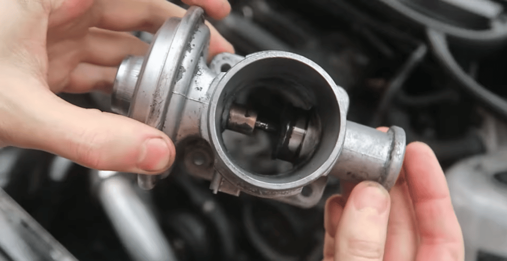 Corps Des Gaz + Vanne EGR 038128063G - Compatible Audi, VW, Skoda, Seat, Mitsubishi (1.9/2.0 TDI)