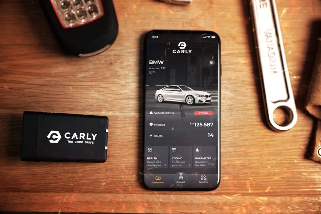 A picture of a mobile OBD II scanner app and a description of its features